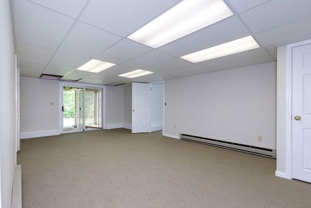 3 Aberdeen St, Windham, NH 03087