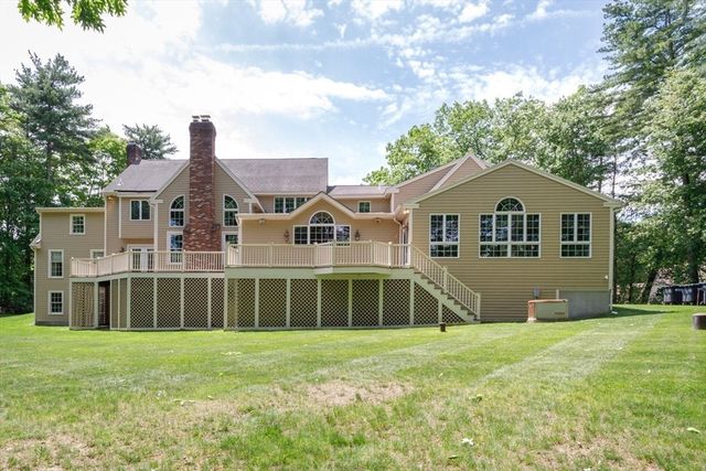3 Aberdeen St, Windham, NH 03087