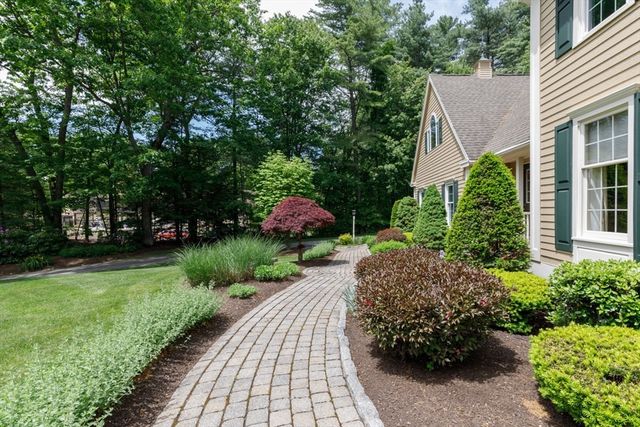 3 Aberdeen St, Windham, NH 03087