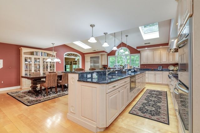 3 Aberdeen St, Windham, NH 03087