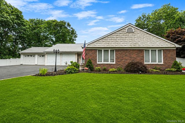 4 Missouri Avenue, Mount Sinai, NY 11766