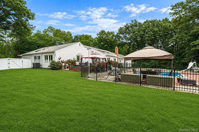 4 Missouri Avenue, Mount Sinai, NY 11766