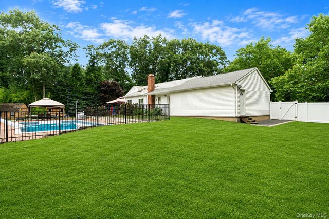 4 Missouri Avenue, Mount Sinai, NY 11766