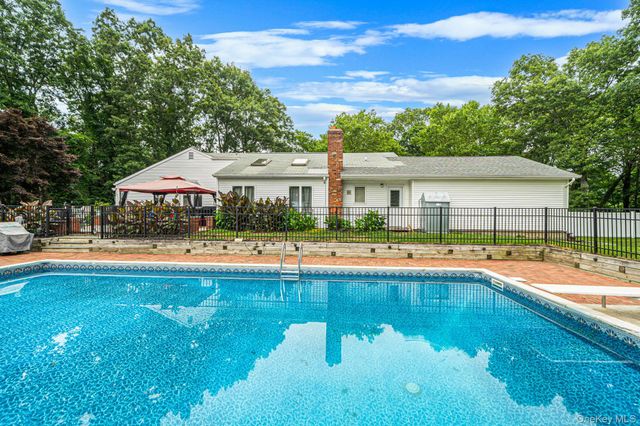 4 Missouri Avenue, Mount Sinai, NY 11766