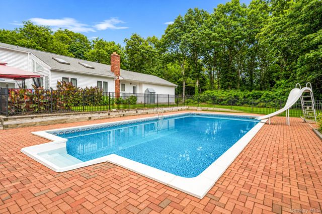 4 Missouri Avenue, Mount Sinai, NY 11766