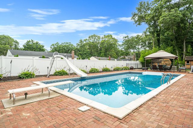 4 Missouri Avenue, Mount Sinai, NY 11766