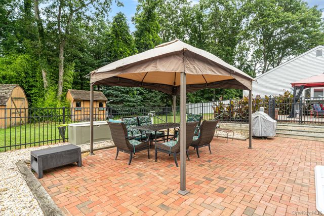 4 Missouri Avenue, Mount Sinai, NY 11766