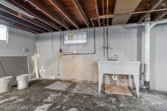 350 Labadie Street, Ecorse, MI 48229