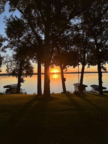 736 Shorewood Drive, Detroit Lakes, MN 56501