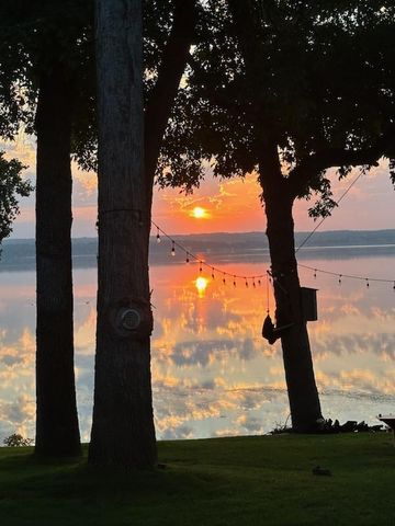 736 Shorewood Drive, Detroit Lakes, MN 56501