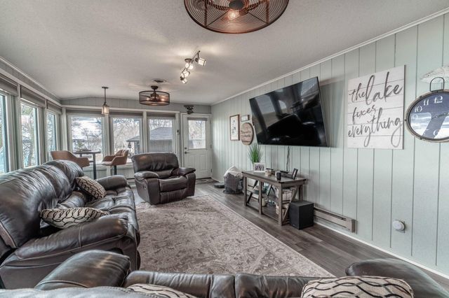 736 Shorewood Drive, Detroit Lakes, MN 56501