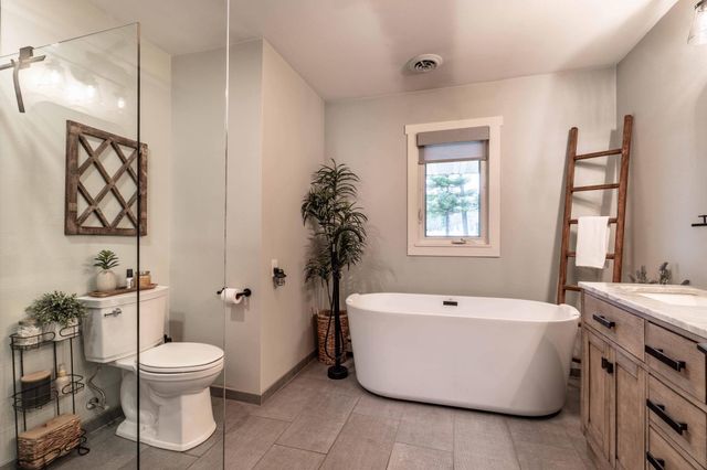 736 Shorewood Drive, Detroit Lakes, MN 56501