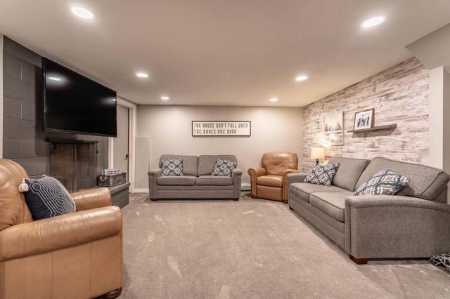 736 Shorewood Drive, Detroit Lakes, MN 56501