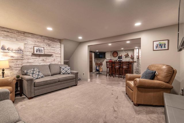 736 Shorewood Drive, Detroit Lakes, MN 56501