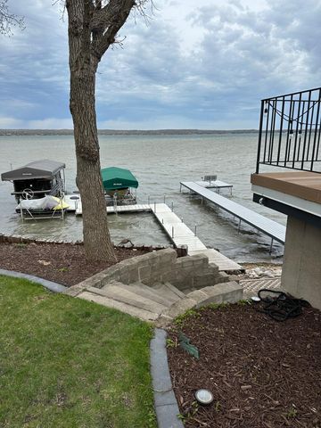 736 Shorewood Drive, Detroit Lakes, MN 56501