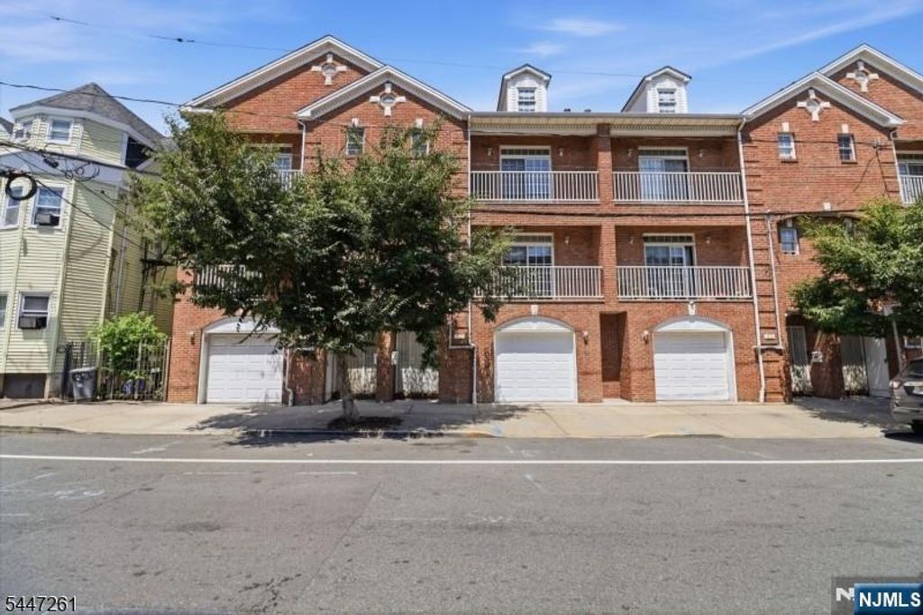 97 Astor Street, Newark, NJ 07114