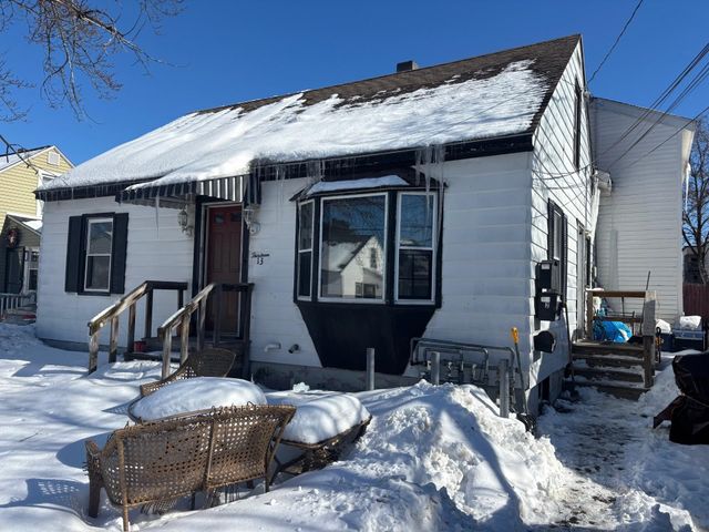 13 Batchelder Ave Apt 1, Manchester, NH 03103