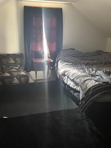 13 Batchelder Ave Apt 1, Manchester, NH 03103