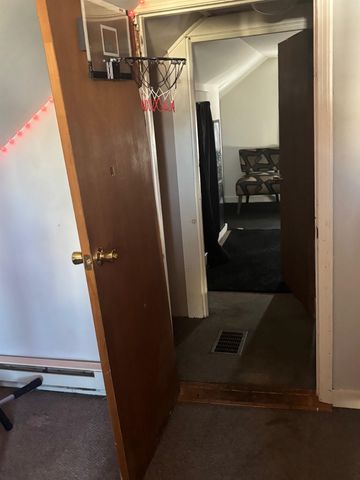 13 Batchelder Ave Apt 1, Manchester, NH 03103