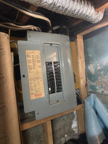 13 Batchelder Ave Apt 1, Manchester, NH 03103