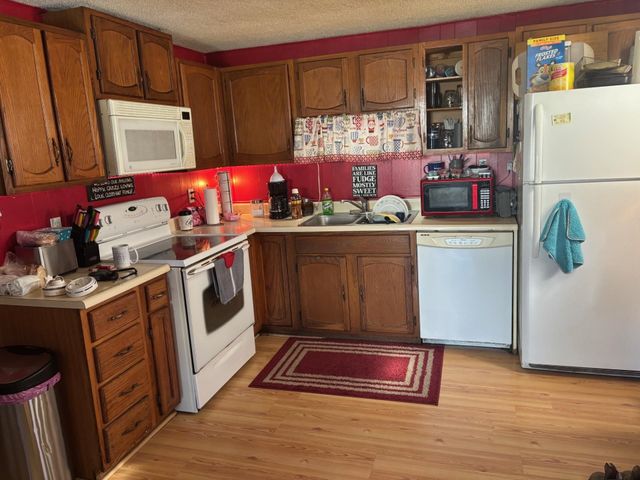 13 Batchelder Ave Apt 1, Manchester, NH 03103