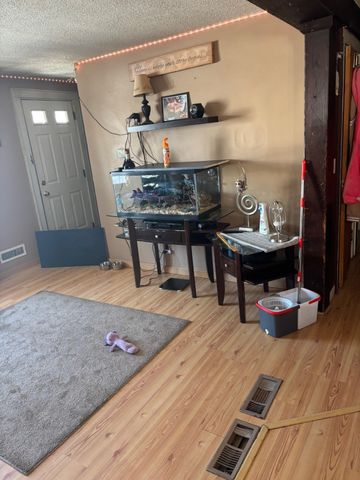 13 Batchelder Ave Apt 1, Manchester, NH 03103