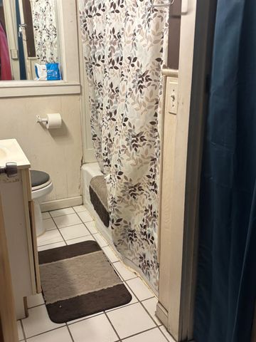 13 Batchelder Ave Apt 1, Manchester, NH 03103