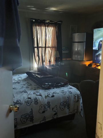 13 Batchelder Ave Apt 1, Manchester, NH 03103