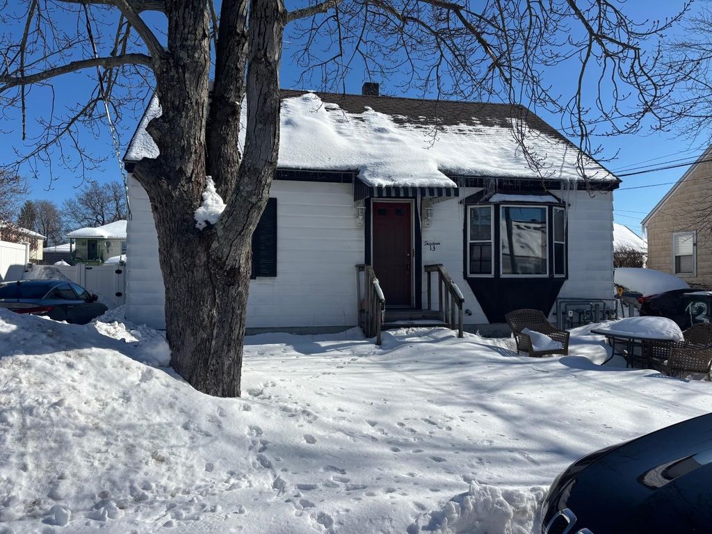 13 Batchelder Ave Apt 1, Manchester, NH 03103