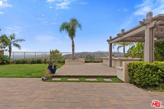 11925 N Ricasoli Way, Porter Ranch, CA 91326