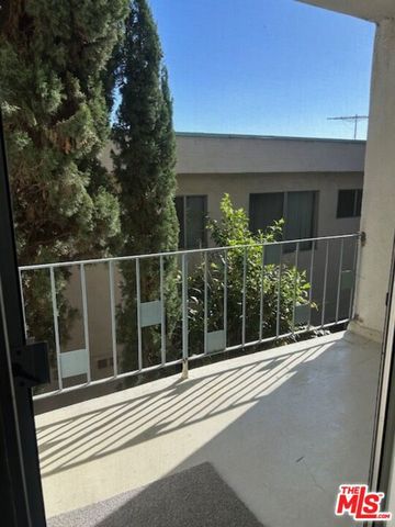 1412 Barry Avenue 3, Los Angeles, CA 90025