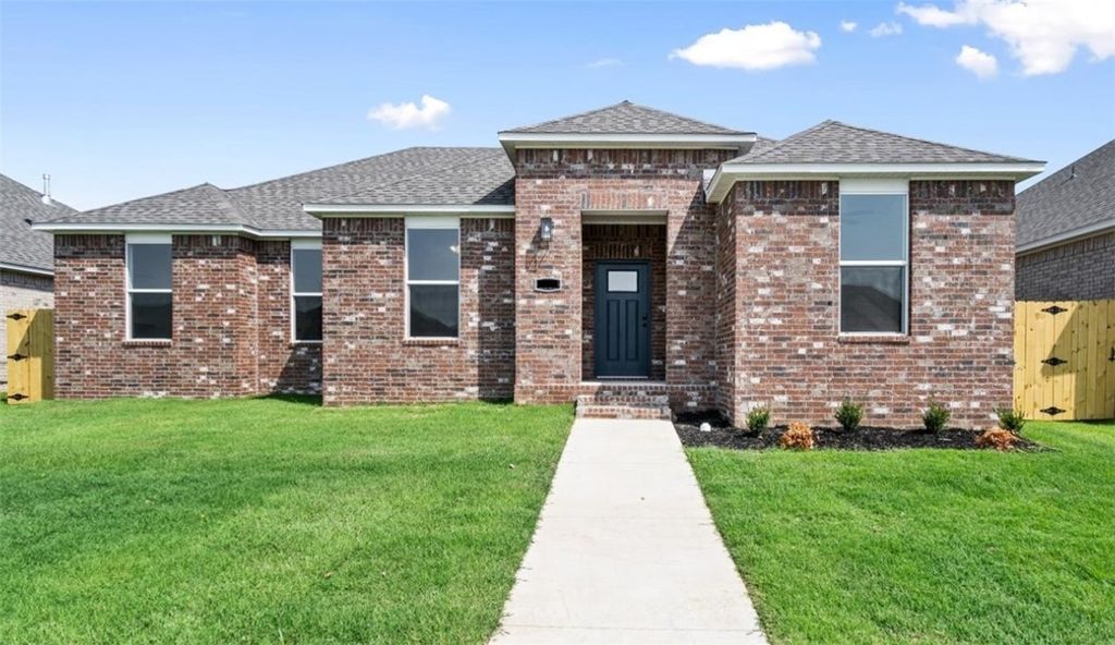 4856 W Aurora Street, Fayetteville, AR 72704