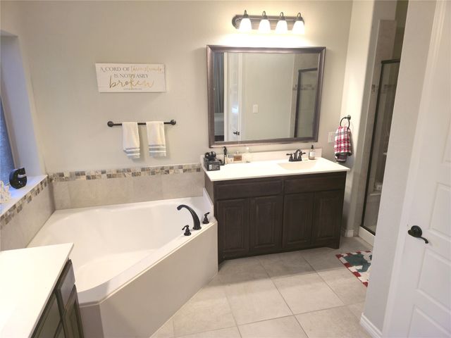 1441 Grassy Meadows Drive, Burleson, TX 76058