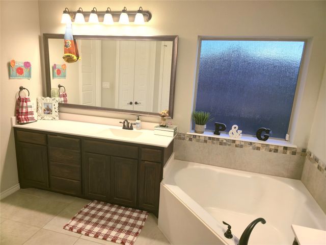 1441 Grassy Meadows Drive, Burleson, TX 76058