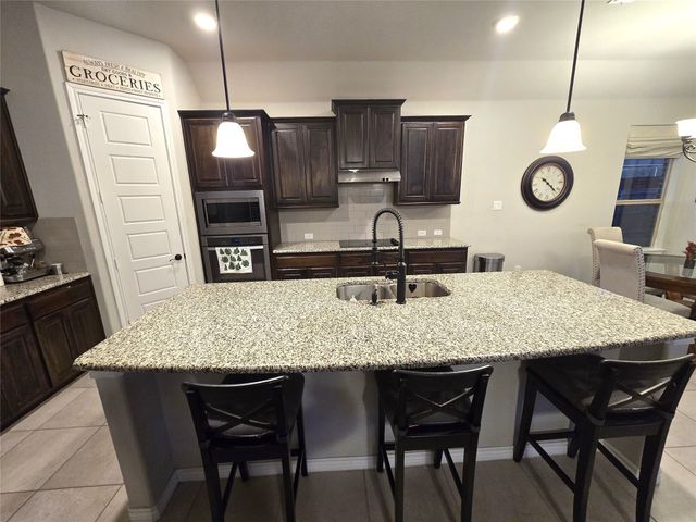 1441 Grassy Meadows Drive, Burleson, TX 76058