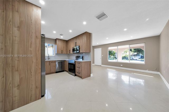2512 Alcazar Dr, Miramar, FL 33023