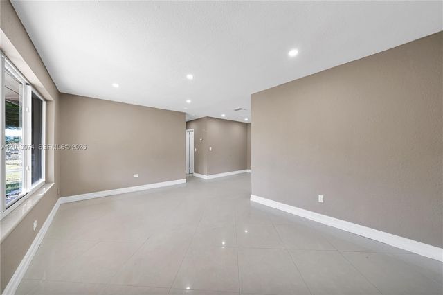 2512 Alcazar Dr, Miramar, FL 33023