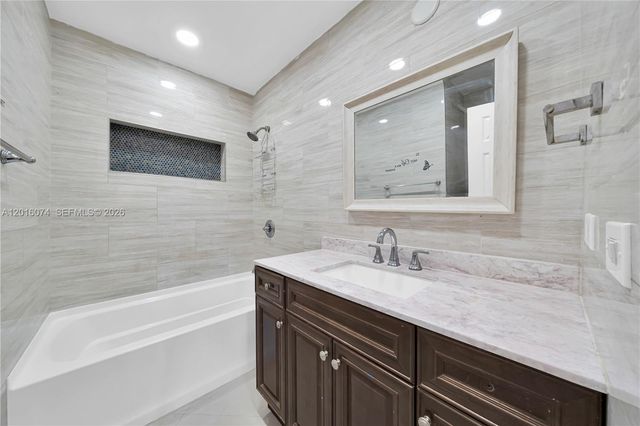2512 Alcazar Dr, Miramar, FL 33023