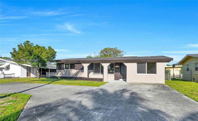 2512 Alcazar Dr, Miramar, FL 33023