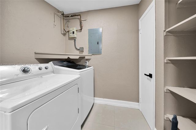 2512 Alcazar Dr, Miramar, FL 33023