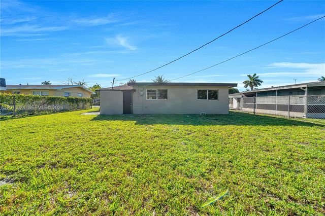2512 Alcazar Dr, Miramar, FL 33023