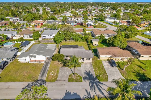 2512 Alcazar Dr, Miramar, FL 33023