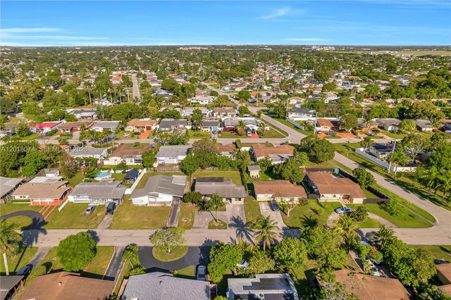 2512 Alcazar Dr, Miramar, FL 33023