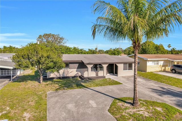2512 Alcazar Dr, Miramar, FL 33023