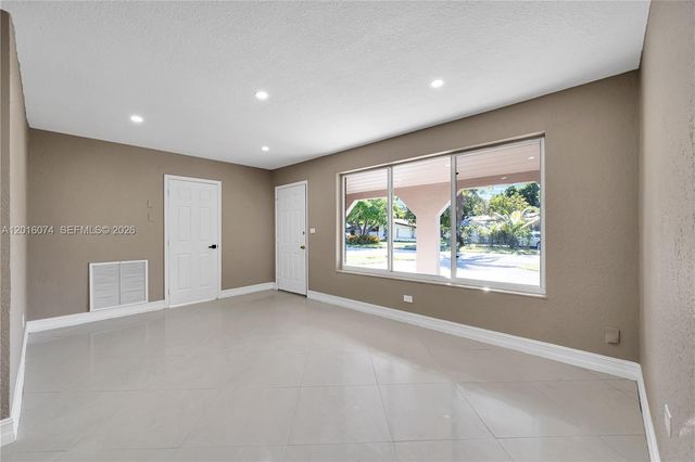 2512 Alcazar Dr, Miramar, FL 33023