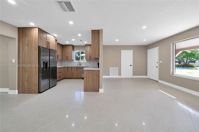 2512 Alcazar Dr, Miramar, FL 33023