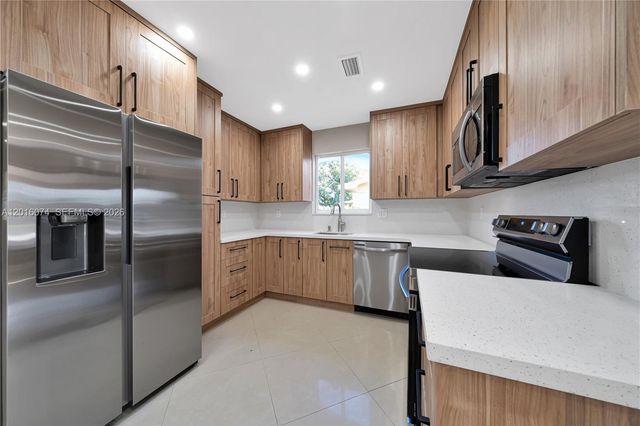 2512 Alcazar Dr, Miramar, FL 33023
