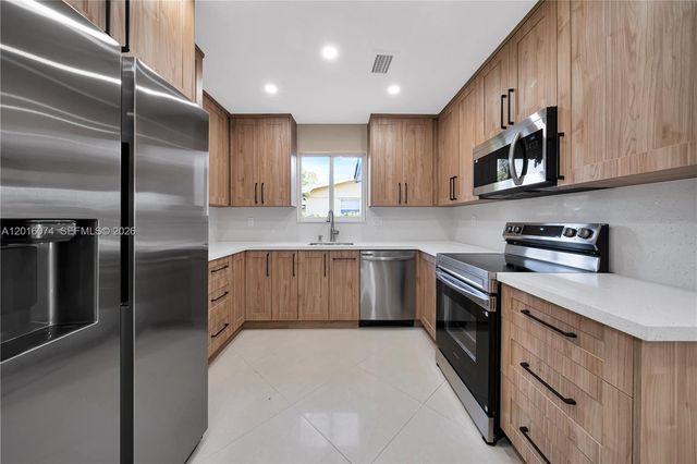2512 Alcazar Dr, Miramar, FL 33023