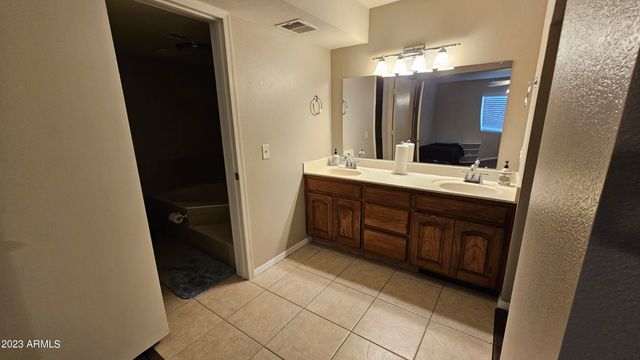 921 S VAL VISTA Drive 26, Mesa, AZ 85204