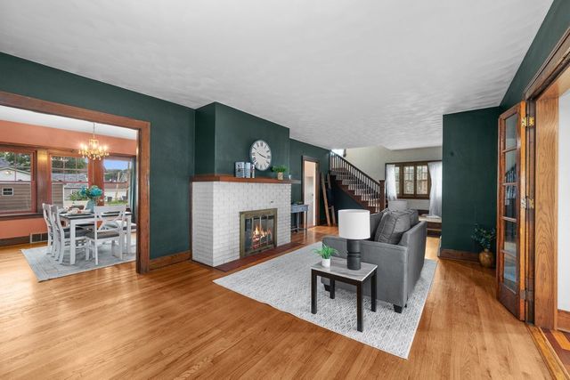 718 River Drive, Bettendorf, IA 52722